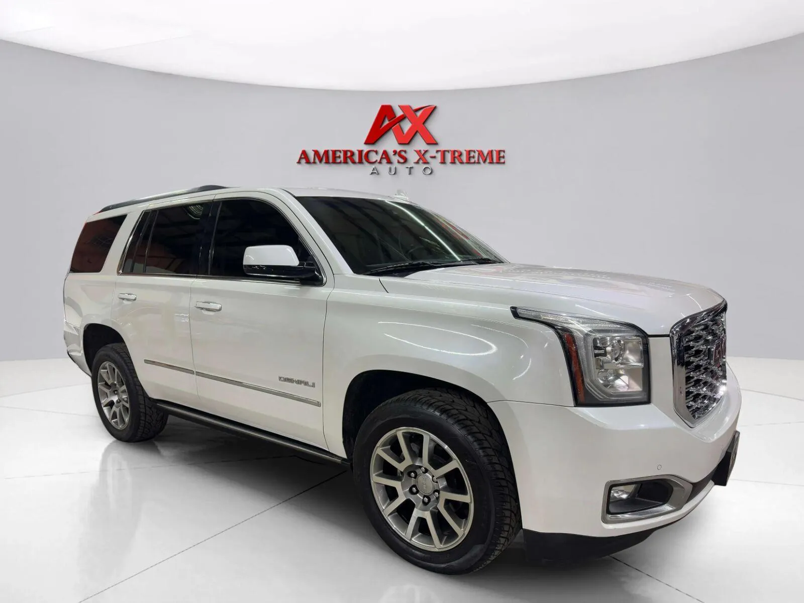 GMC Yukon photo 9