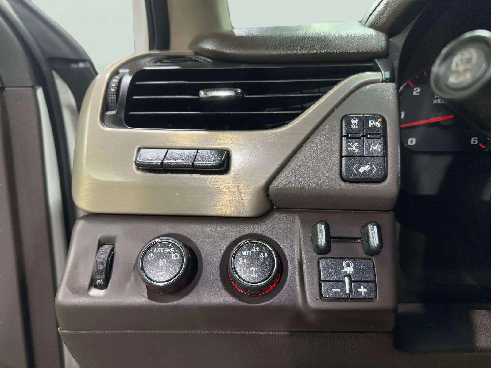GMC Yukon photo 29