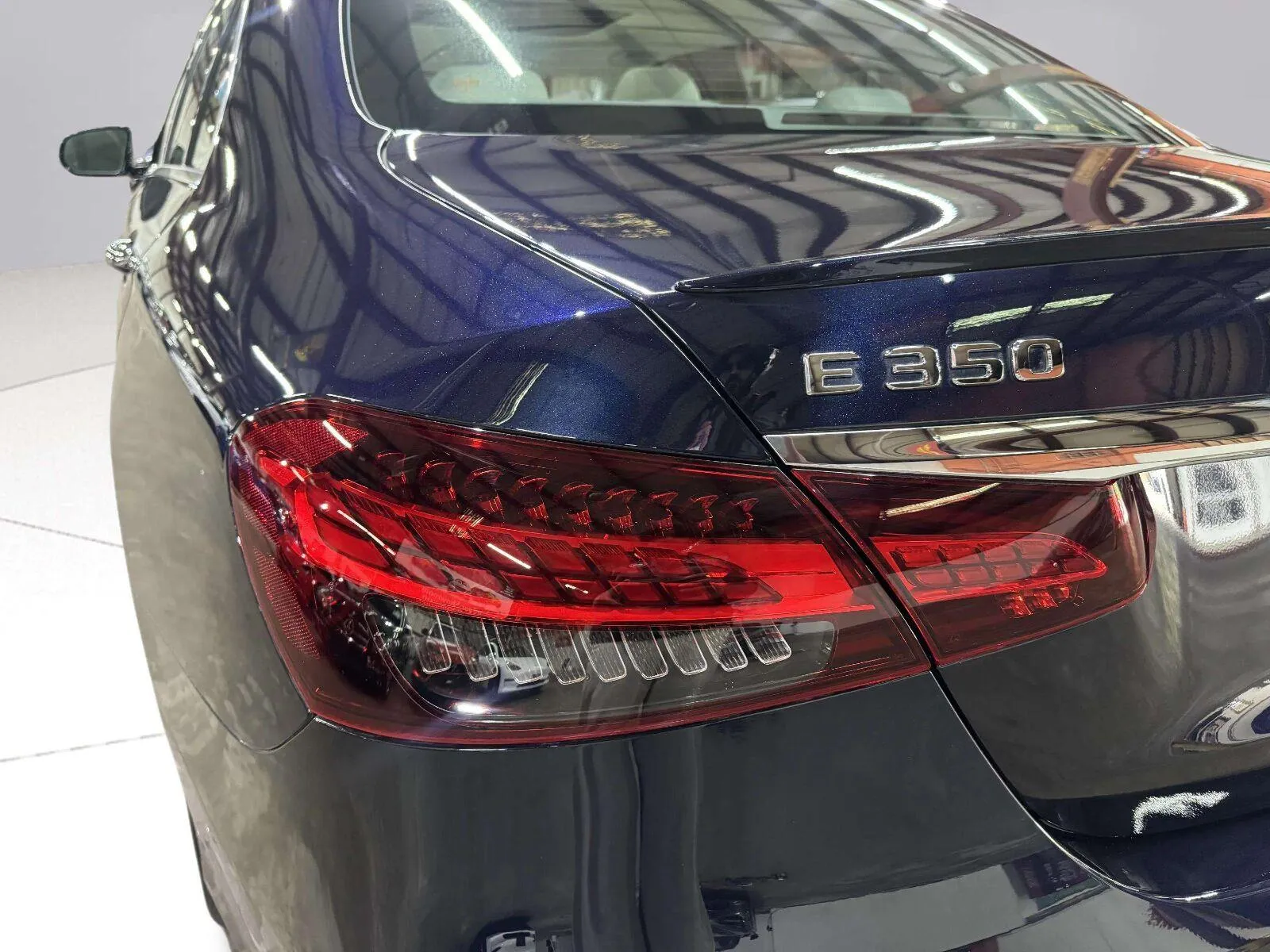 Mercedes-Benz 350 photo 13
