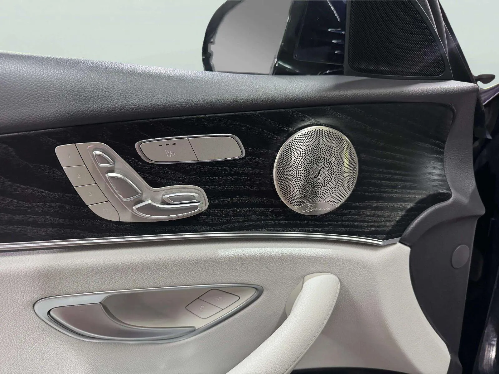 Mercedes-Benz 350 photo 18