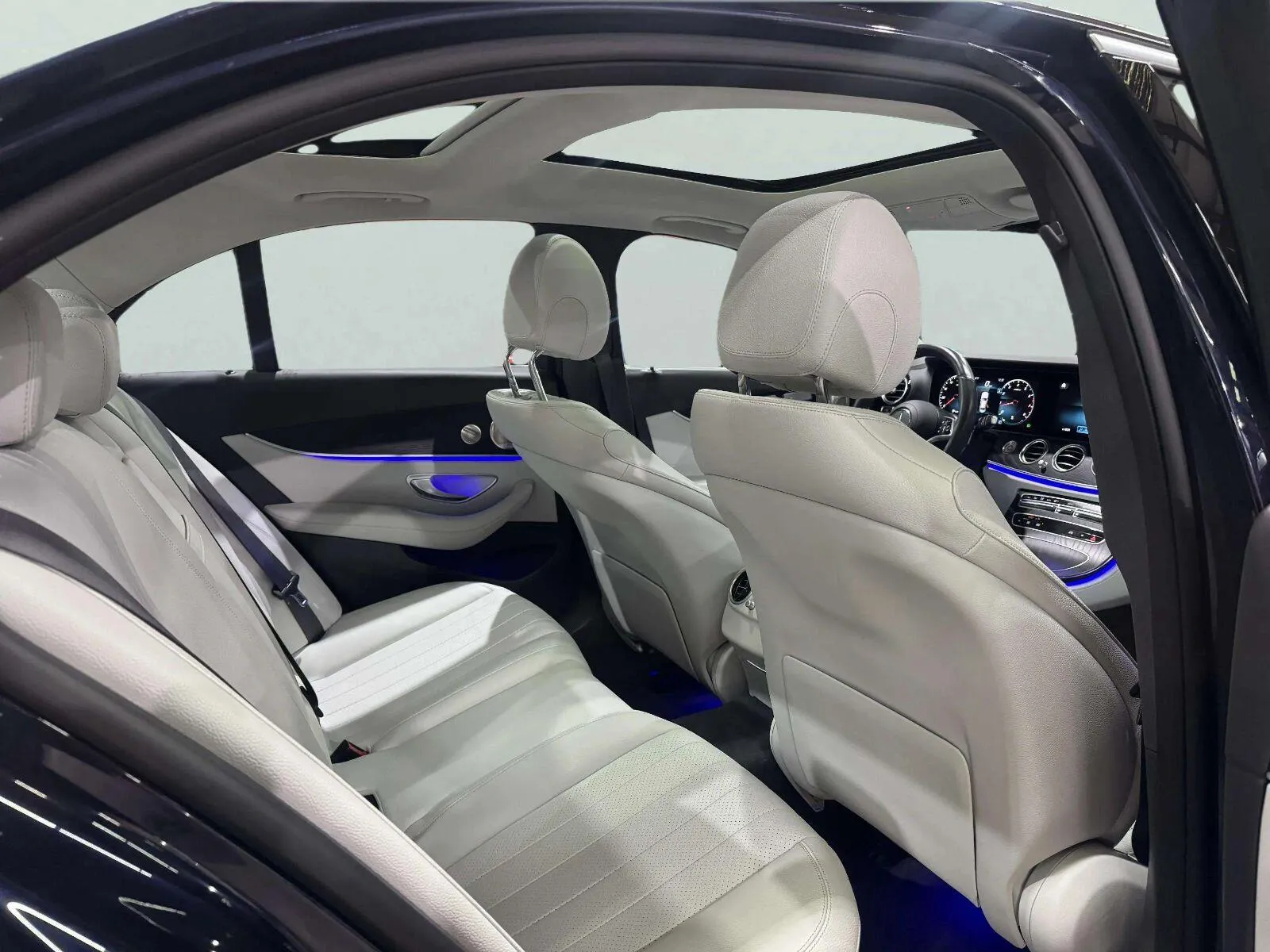 Mercedes-Benz 350 photo 32