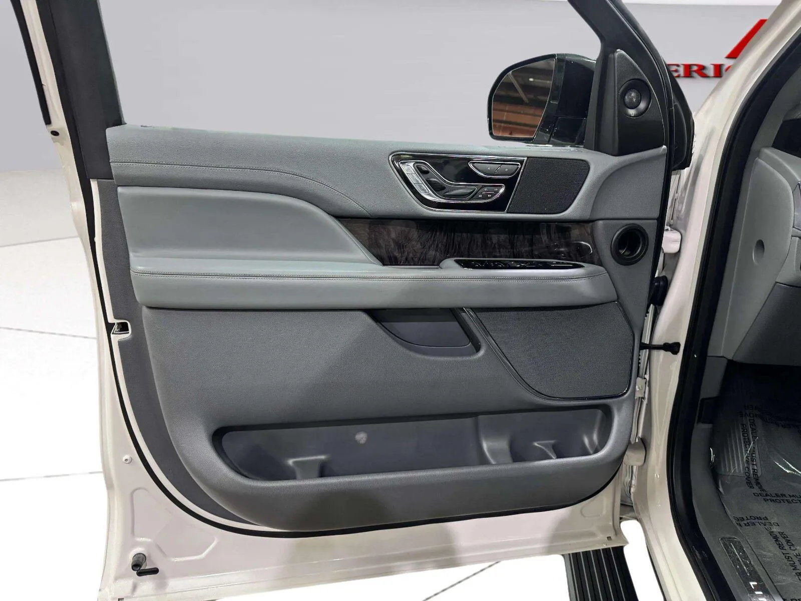 Lincoln Navigator photo 19