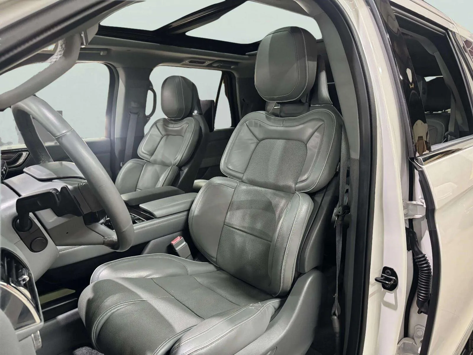 Lincoln Navigator photo 24