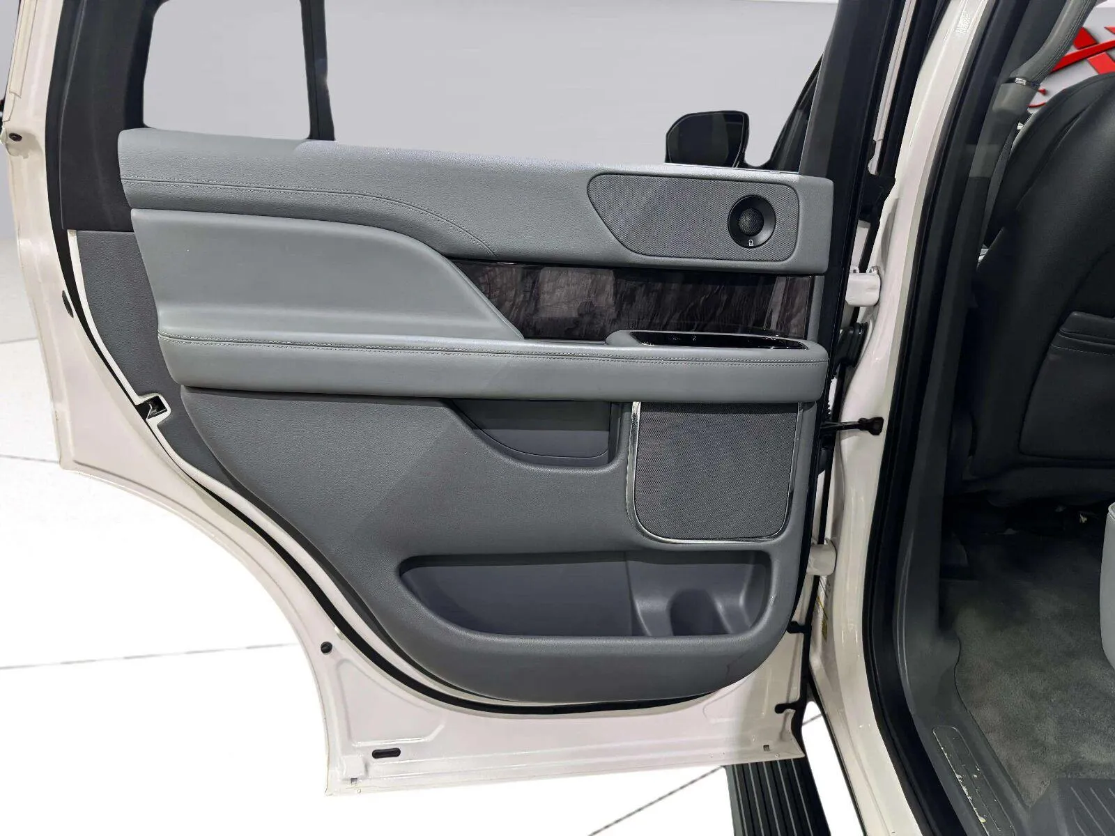 Lincoln Navigator photo 25