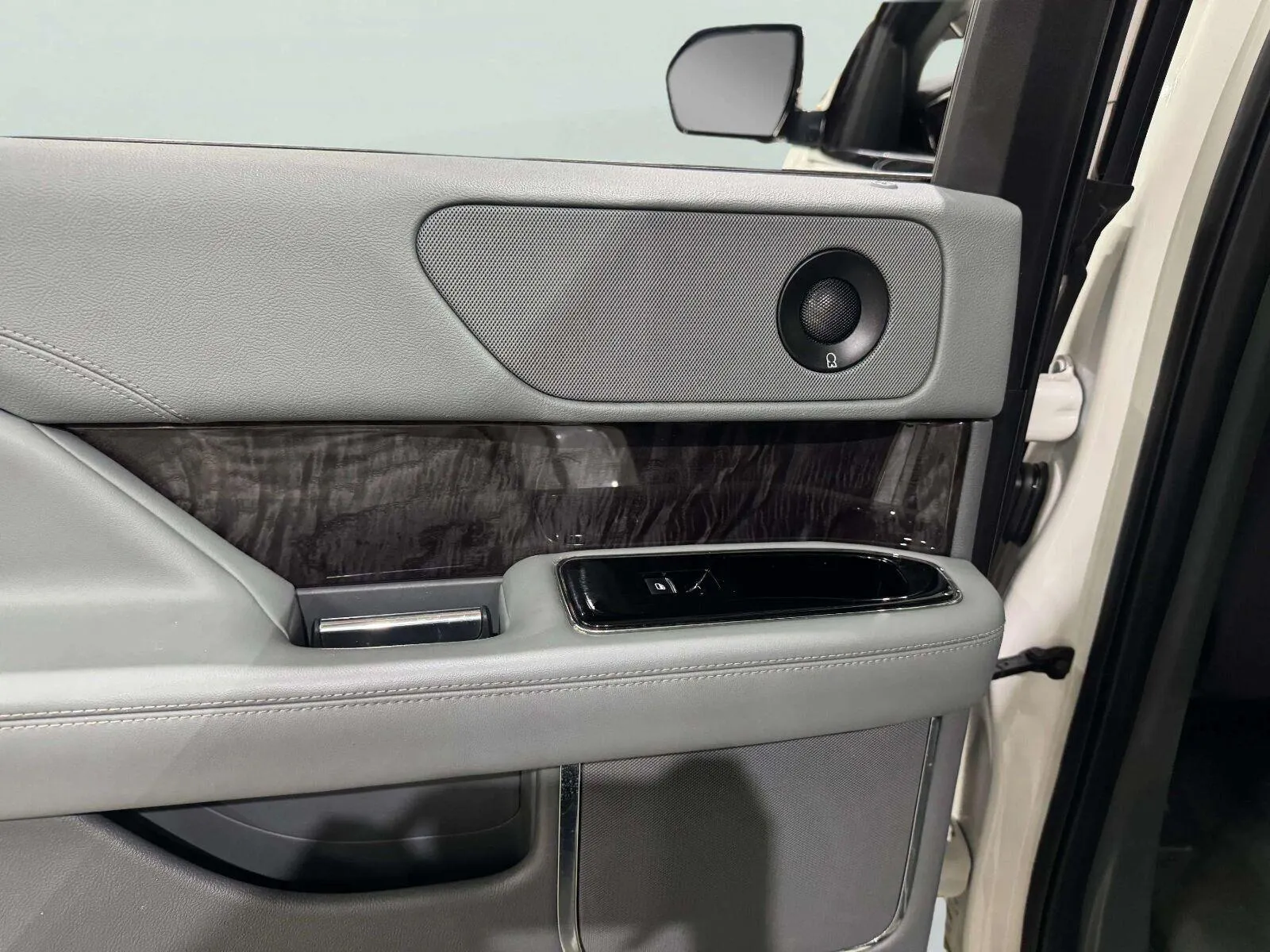 Lincoln Navigator photo 26
