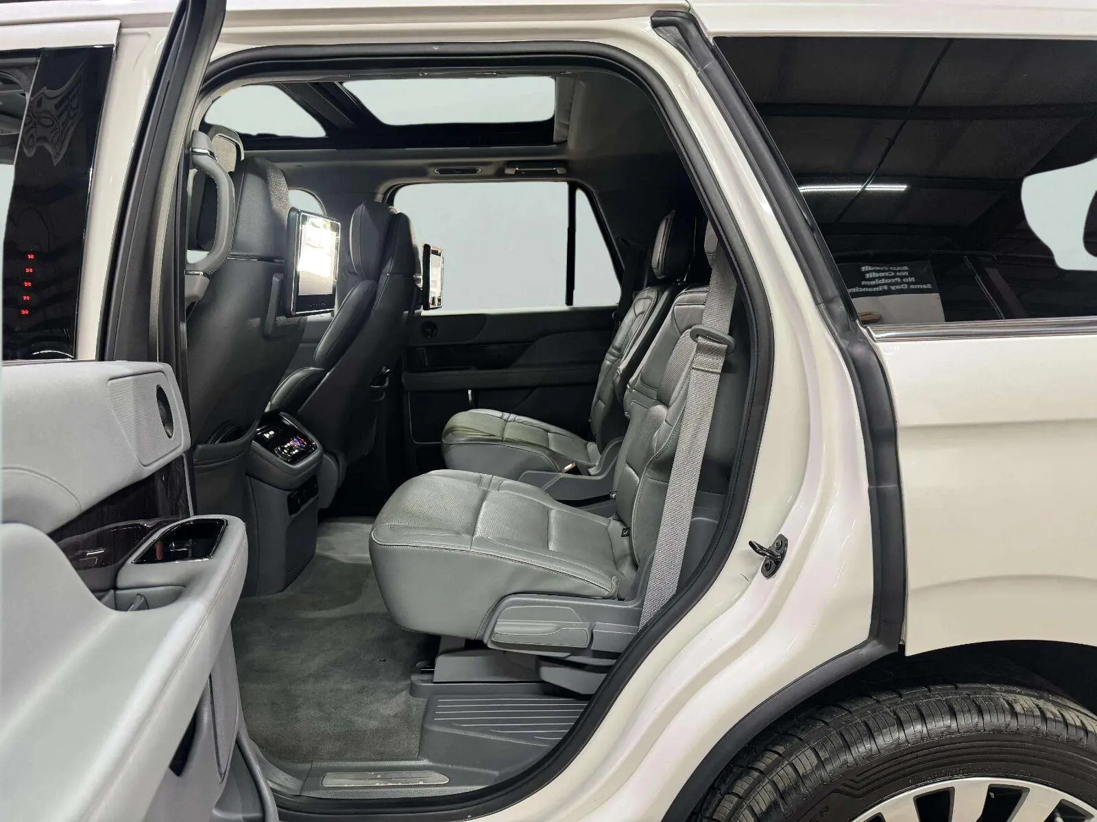 Lincoln Navigator photo 27