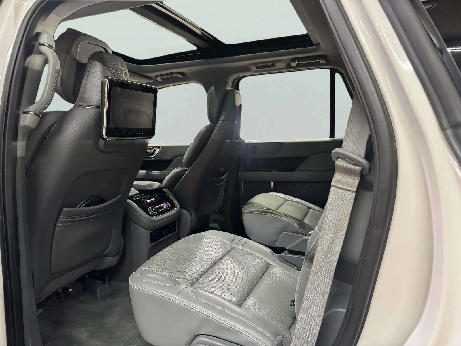 Lincoln Navigator photo 28