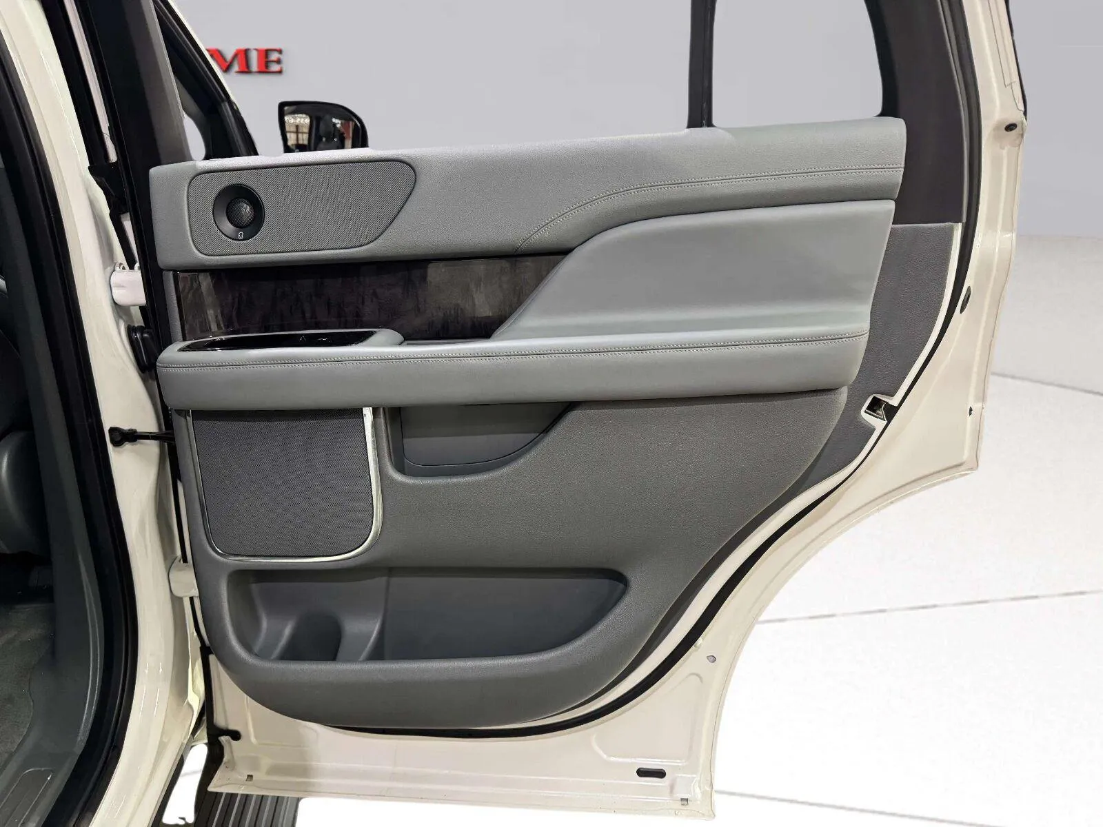 Lincoln Navigator photo 30