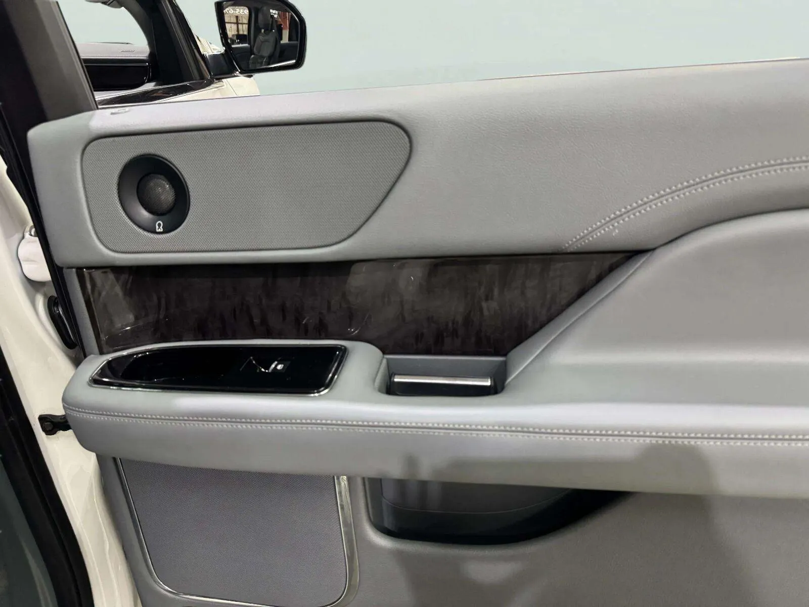 Lincoln Navigator photo 31