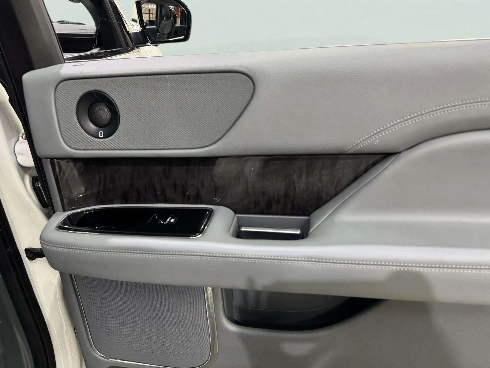 Lincoln Navigator photo 32
