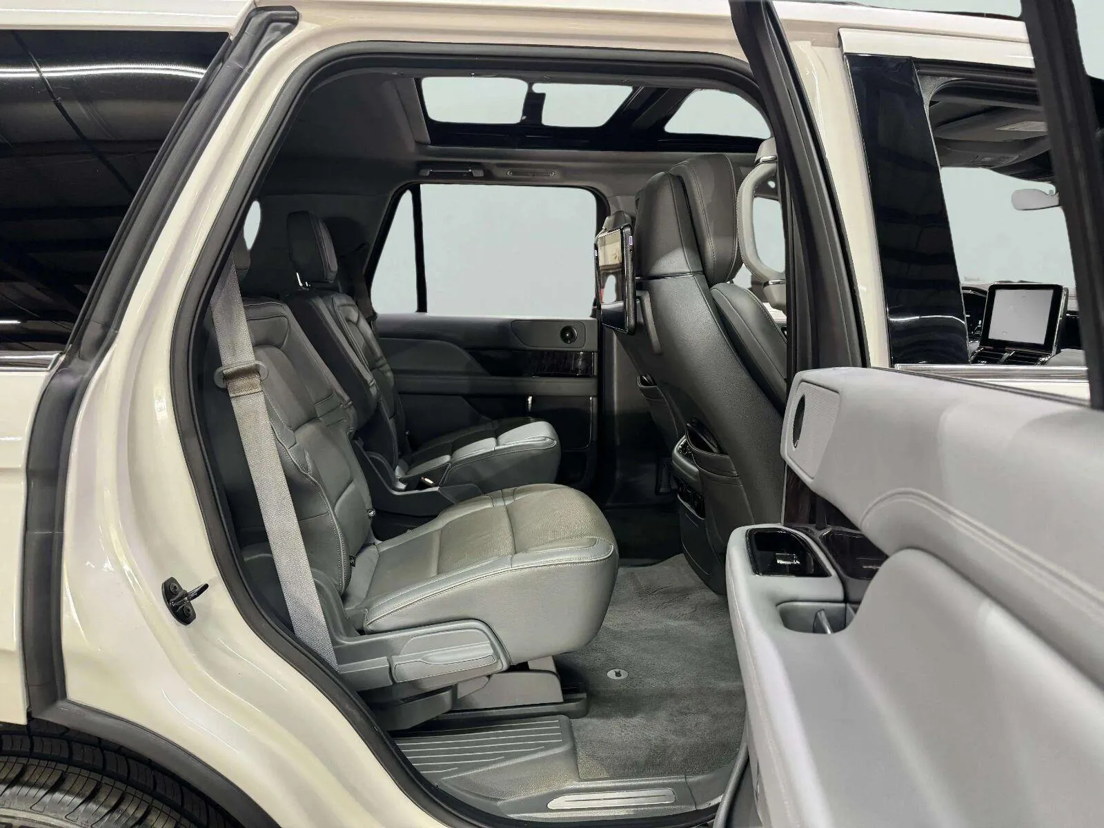 Lincoln Navigator photo 33