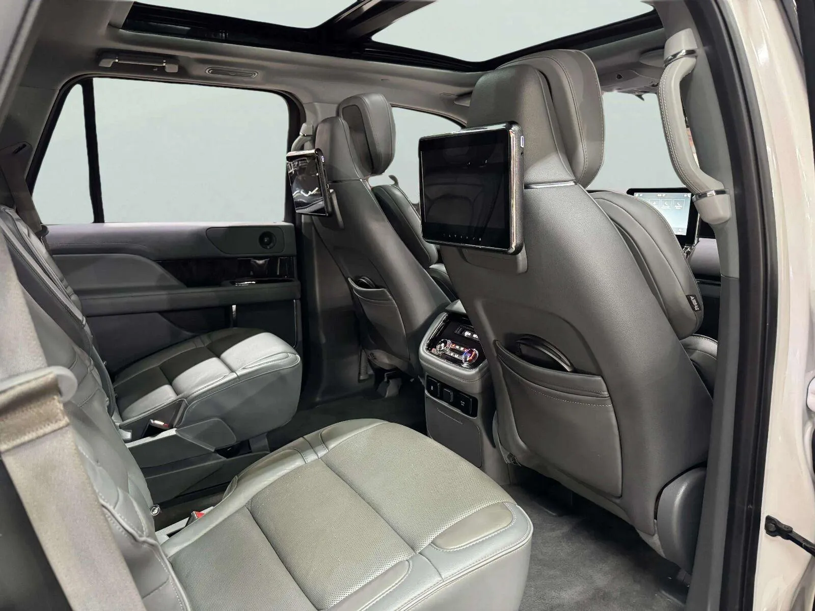 Lincoln Navigator photo 34
