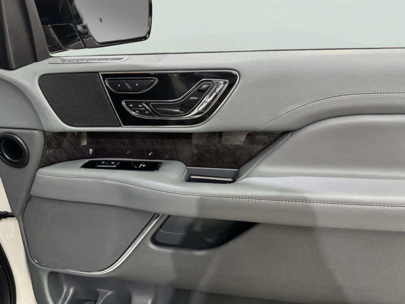 Lincoln Navigator photo 37