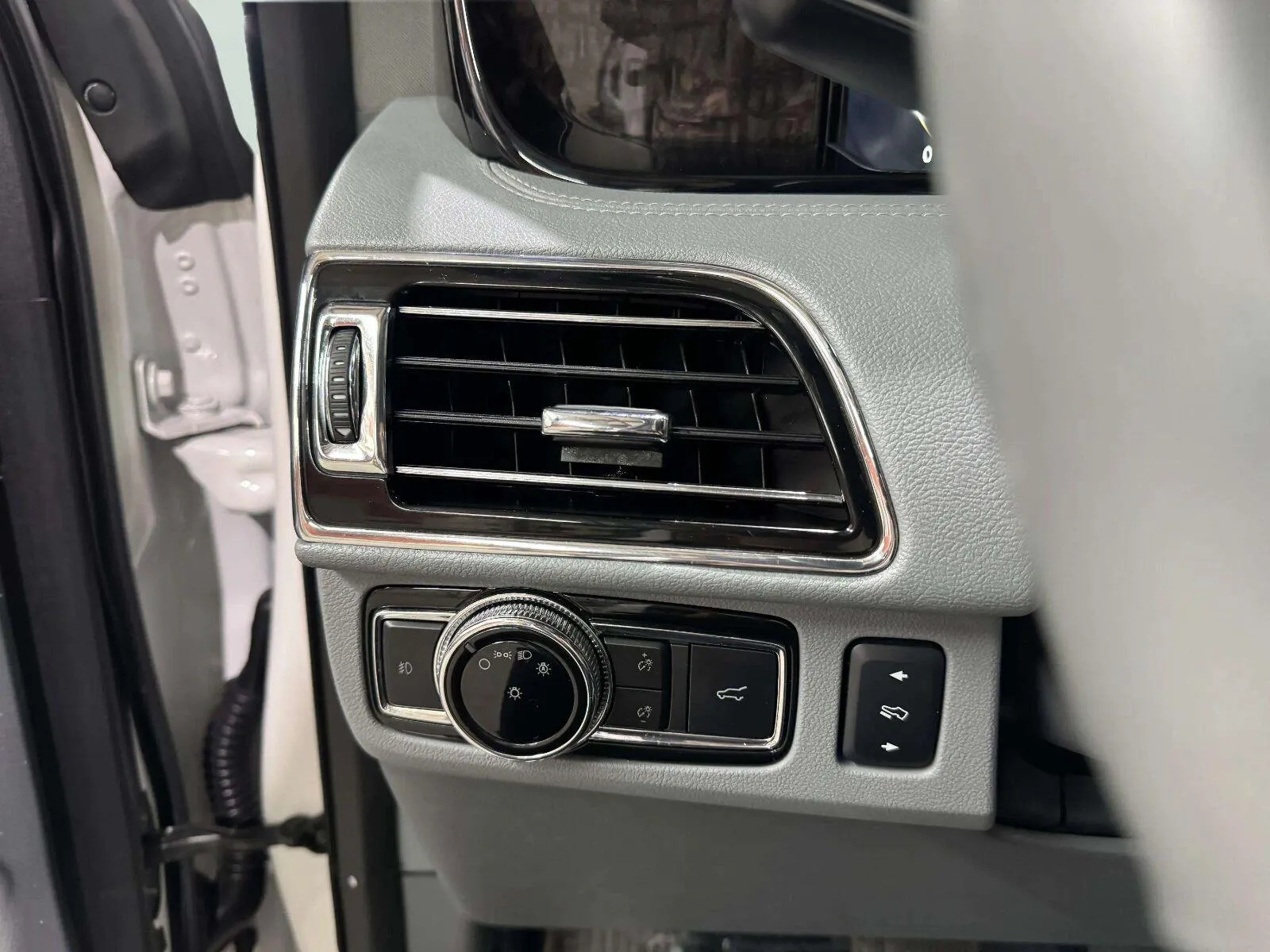 Lincoln Navigator photo 52