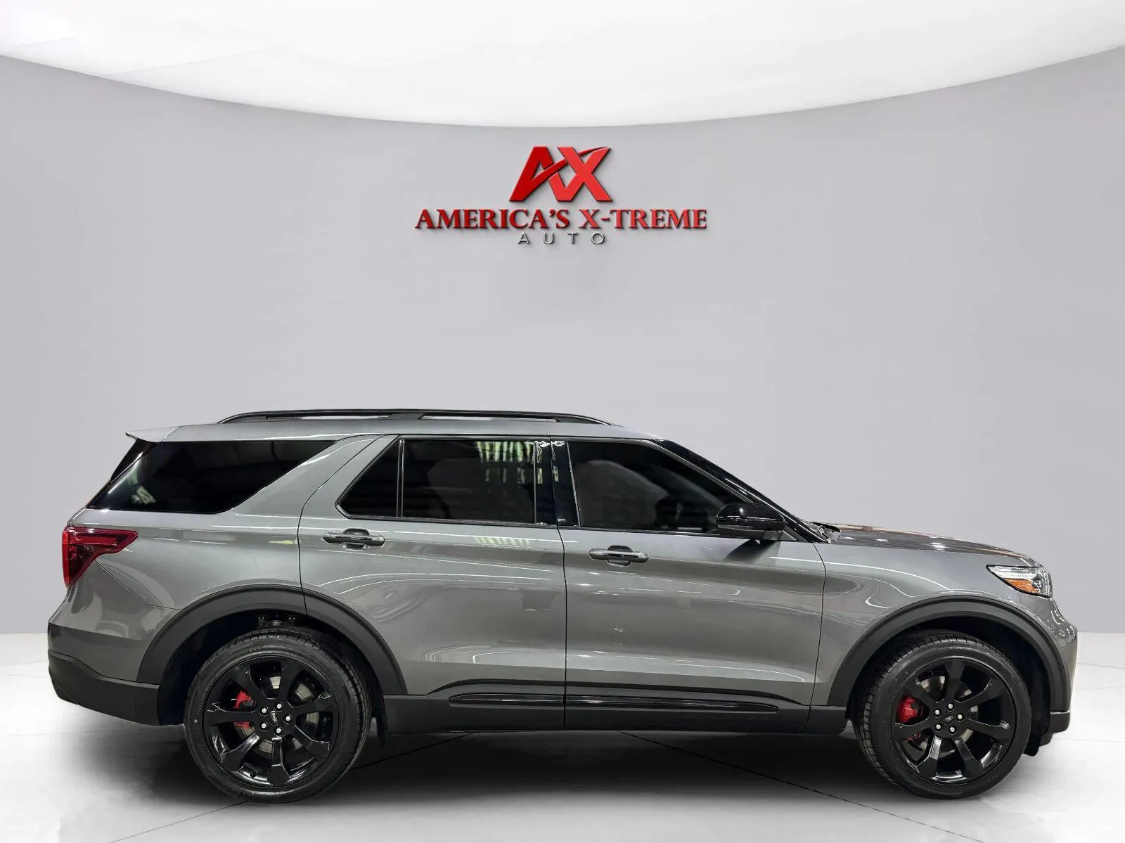 Ford Explorer photo 8