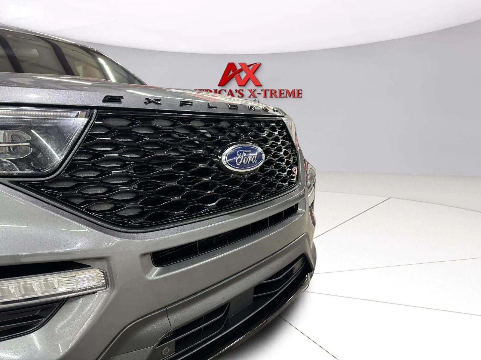 Ford Explorer photo 11