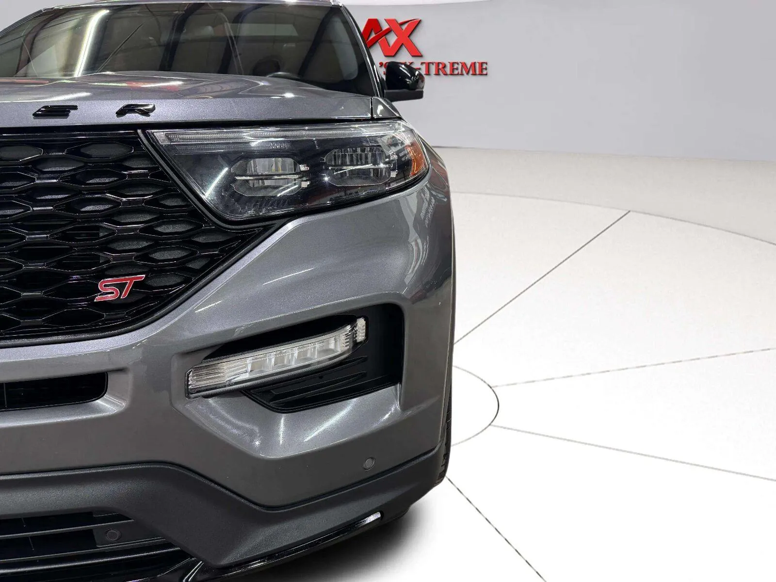 Ford Explorer photo 13