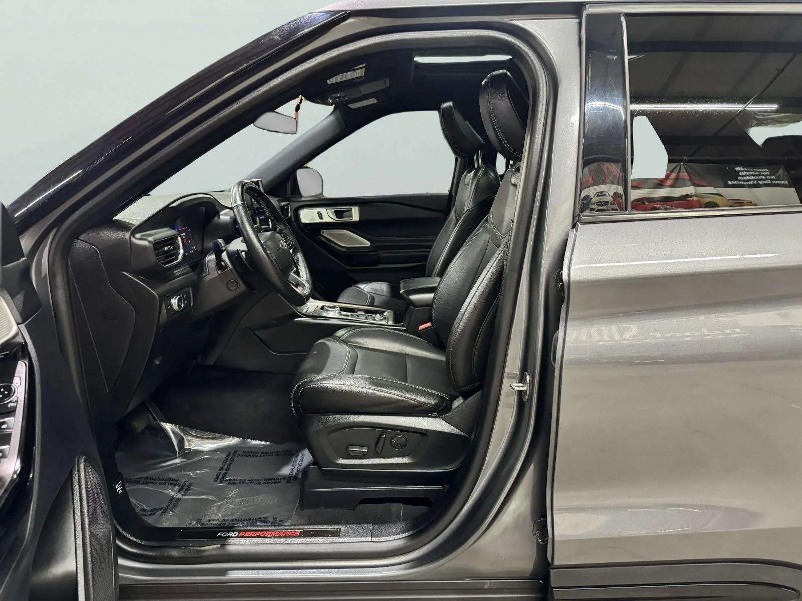 Ford Explorer photo 24