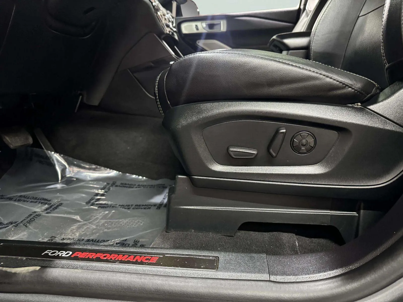 Ford Explorer photo 25