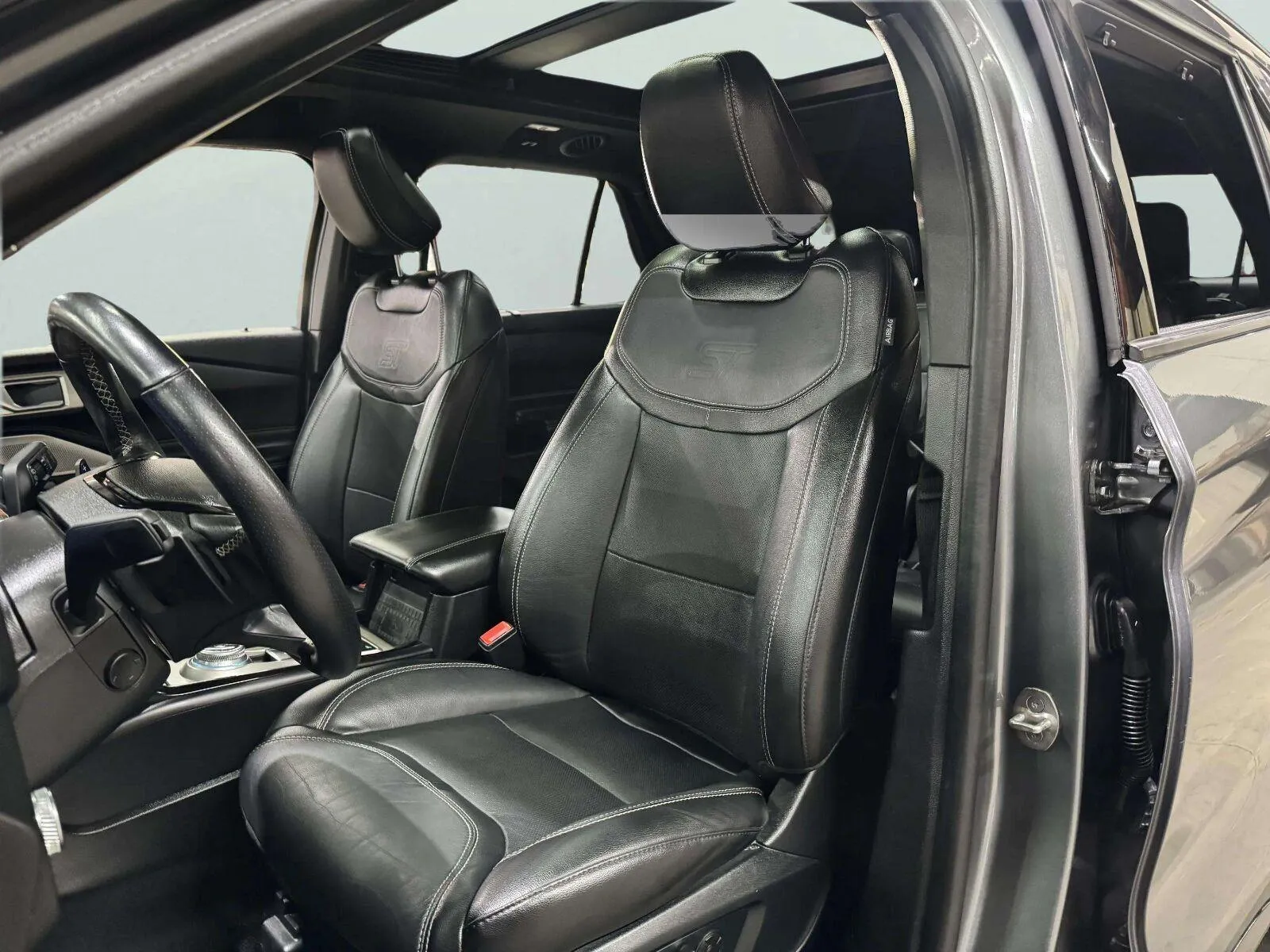 Ford Explorer photo 27
