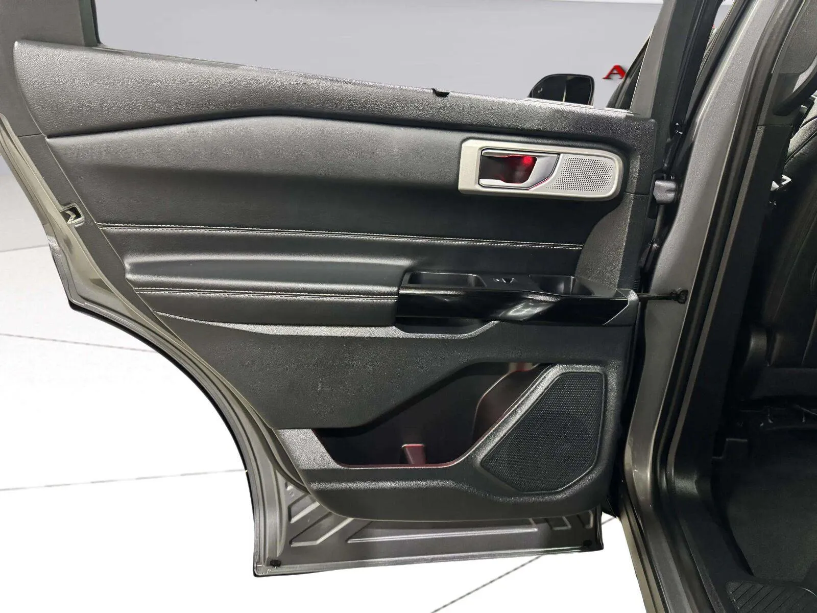 Ford Explorer photo 28