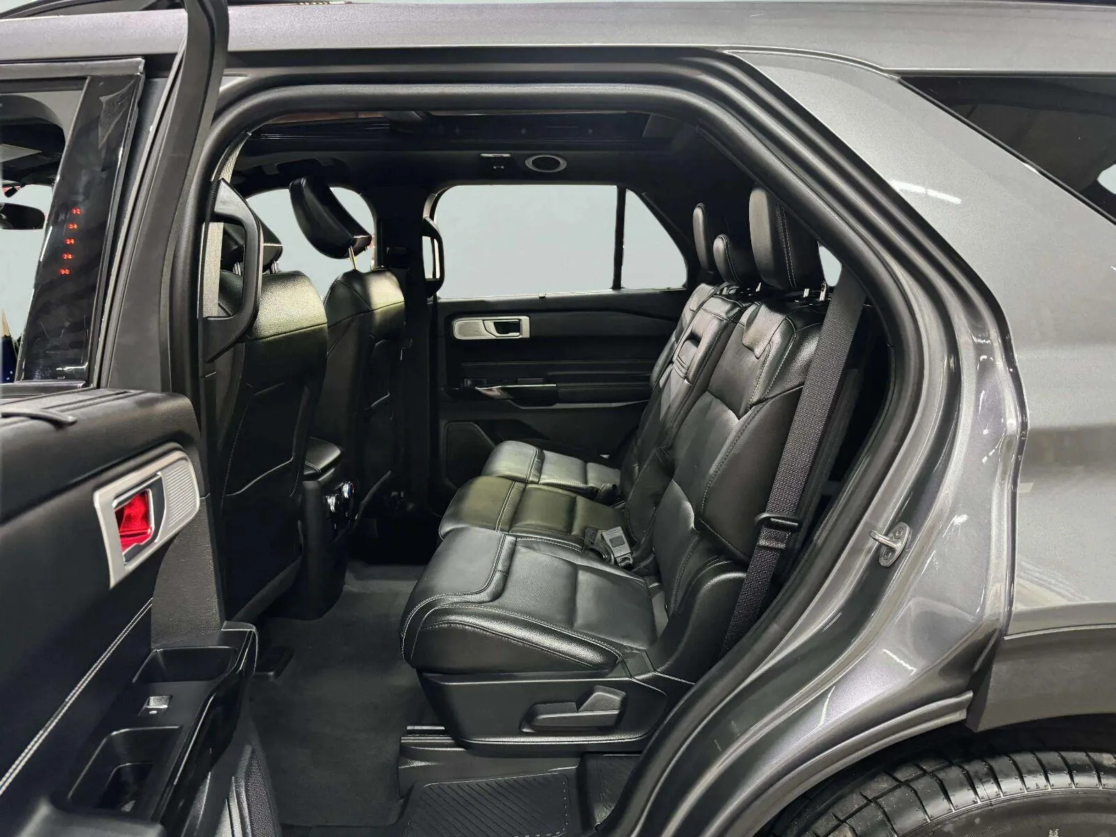 Ford Explorer photo 31
