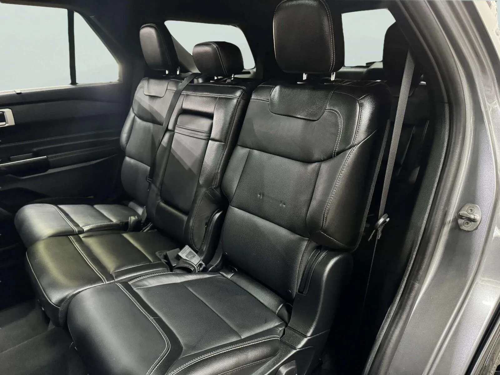 Ford Explorer photo 33