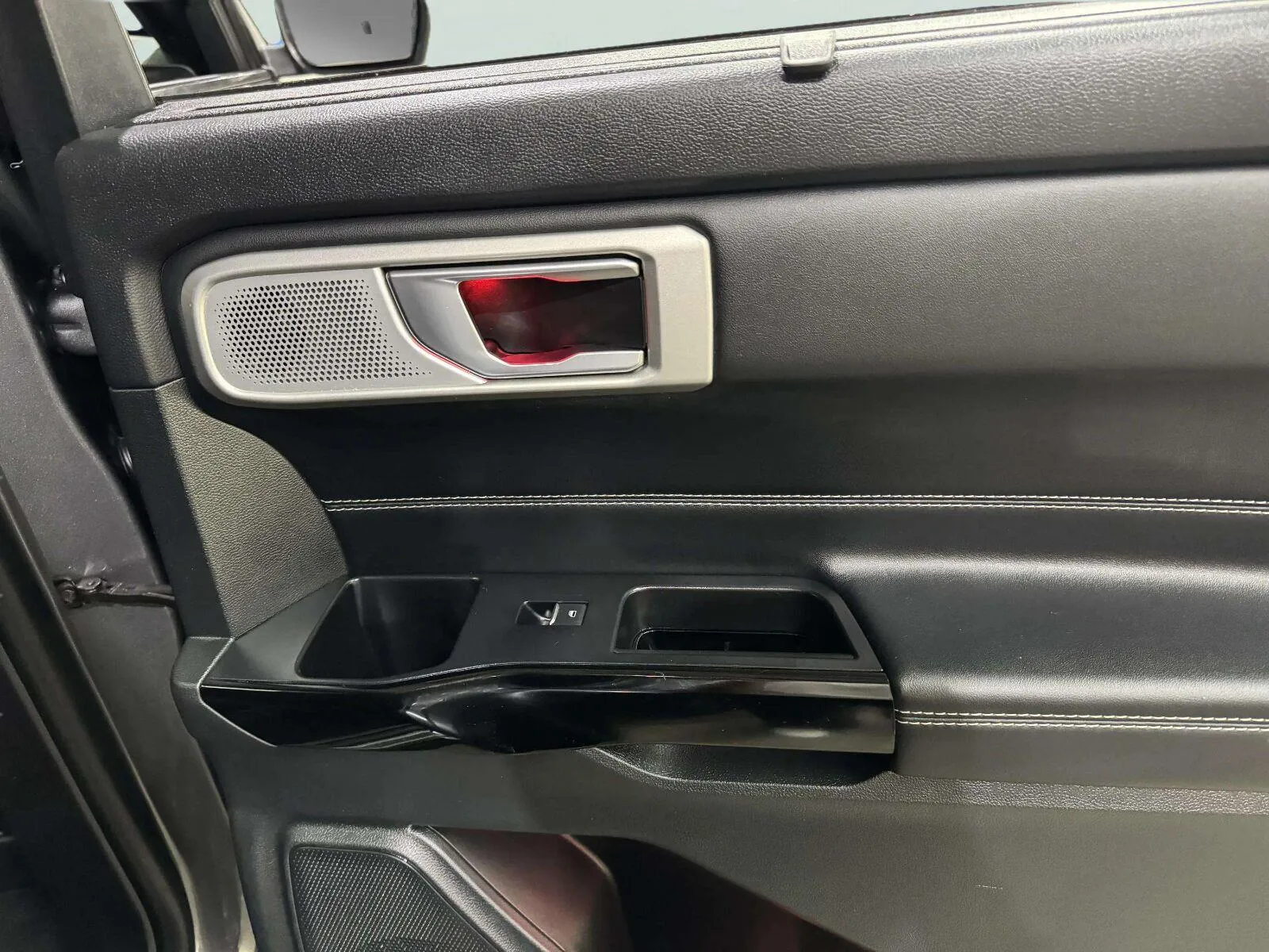 Ford Explorer photo 35