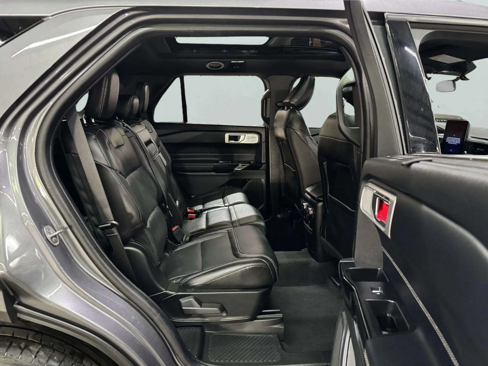 Ford Explorer photo 36