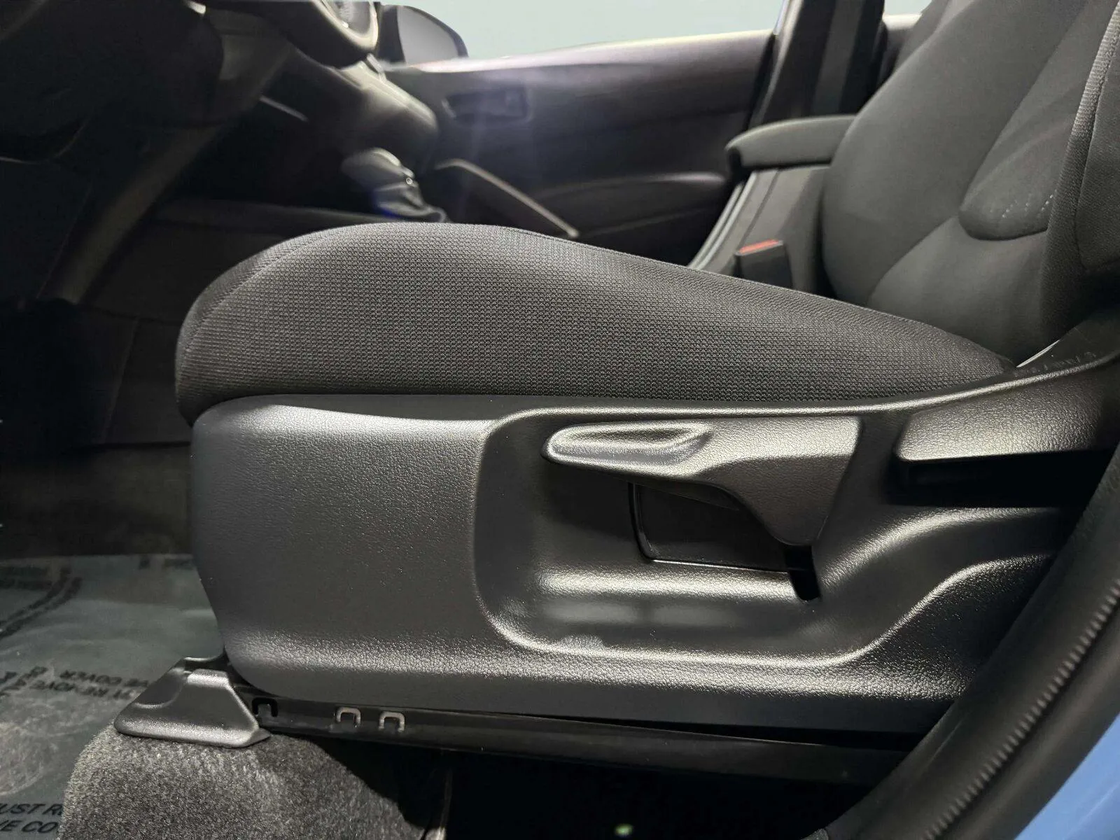 Toyota Corolla Cross photo 25