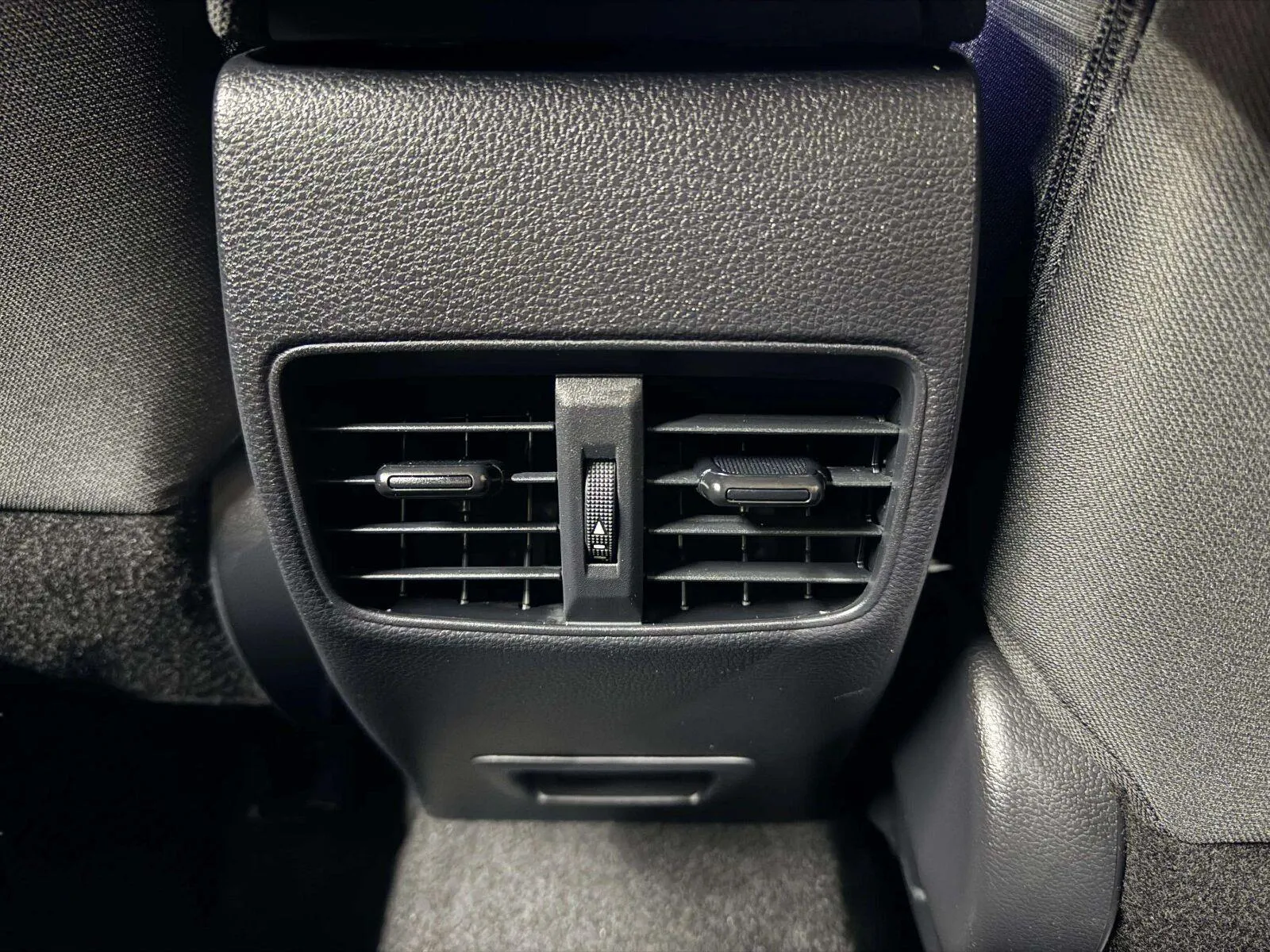 Toyota Corolla Cross photo 44