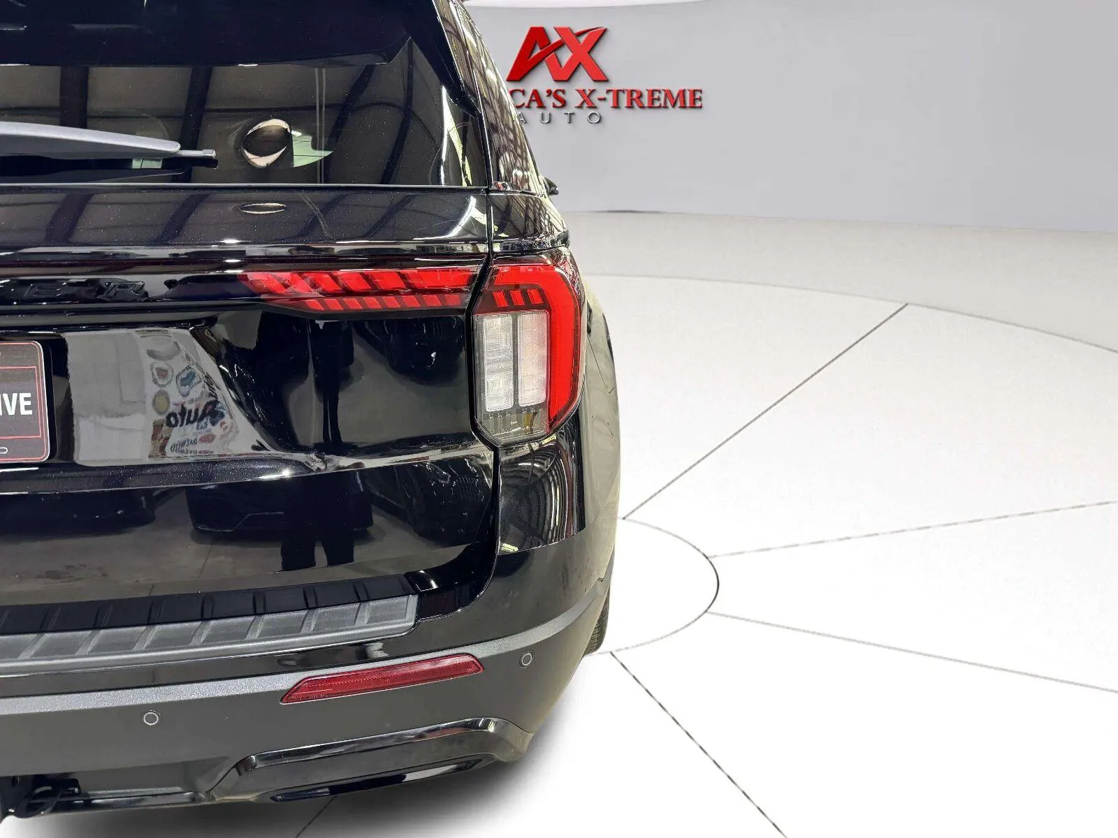 Ford Explorer photo 8