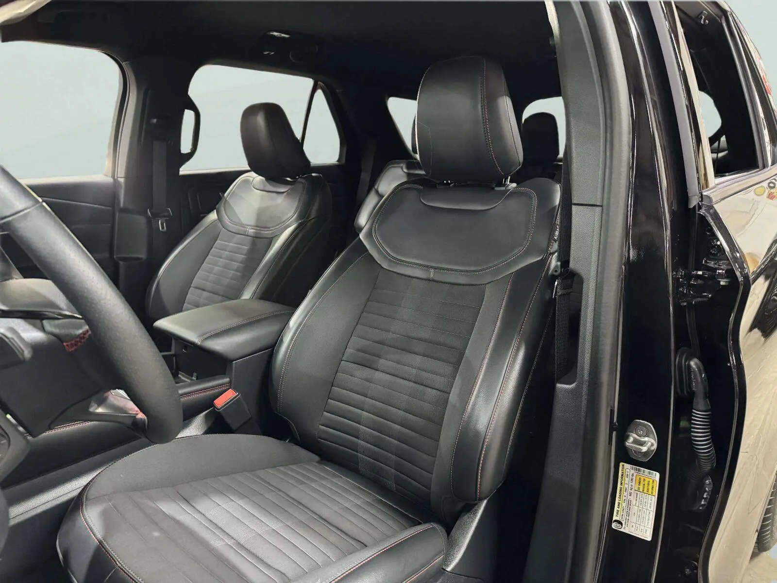 Ford Explorer photo 17