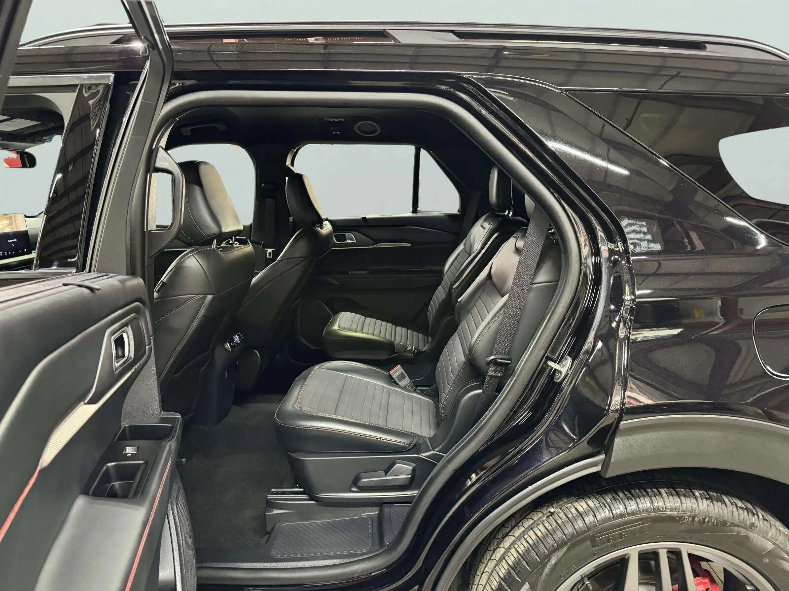 Ford Explorer photo 21