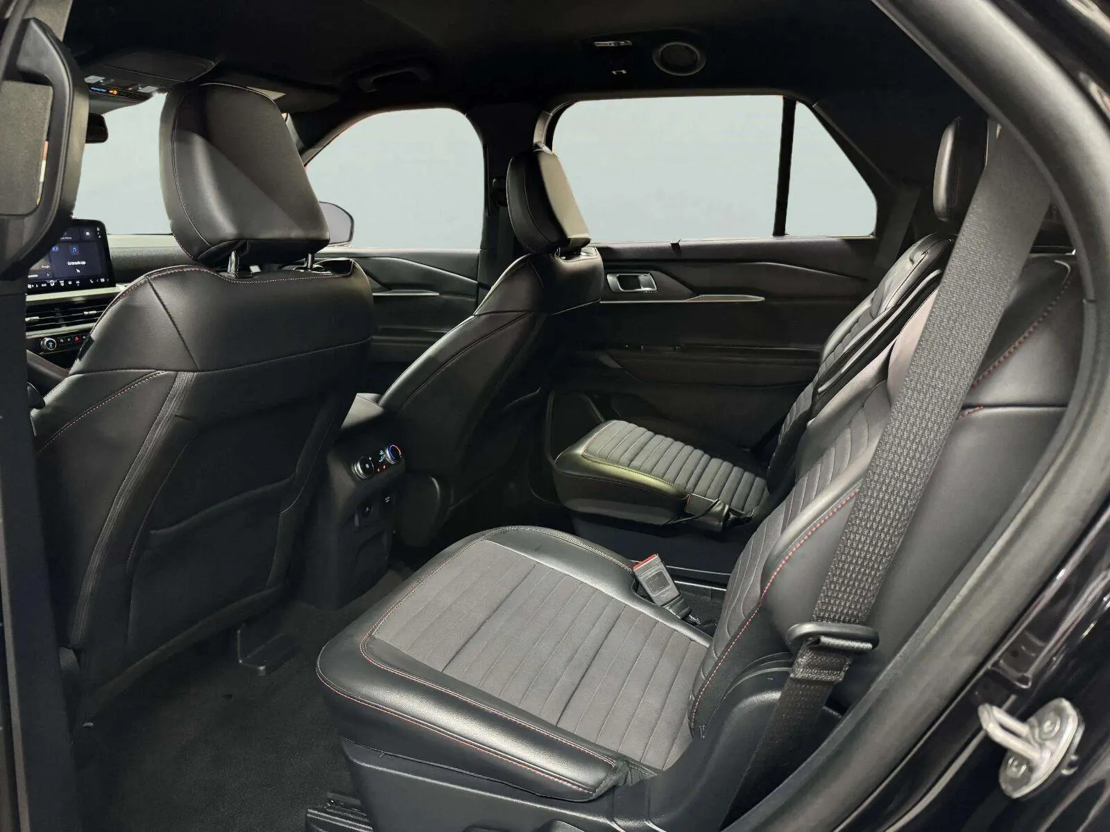 Ford Explorer photo 22