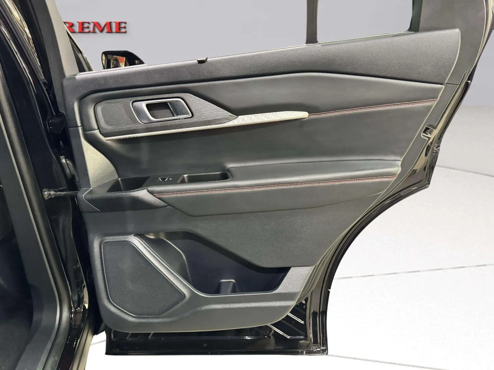 Ford Explorer photo 24