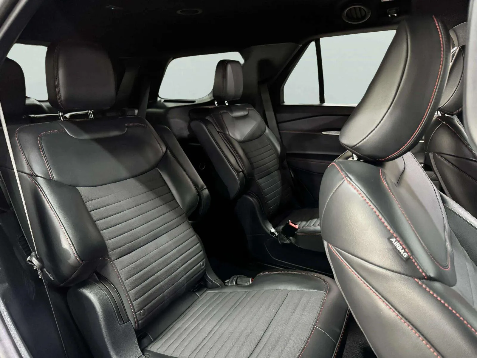 Ford Explorer photo 29
