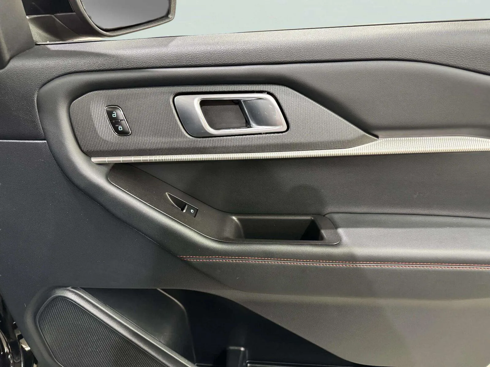 Ford Explorer photo 32