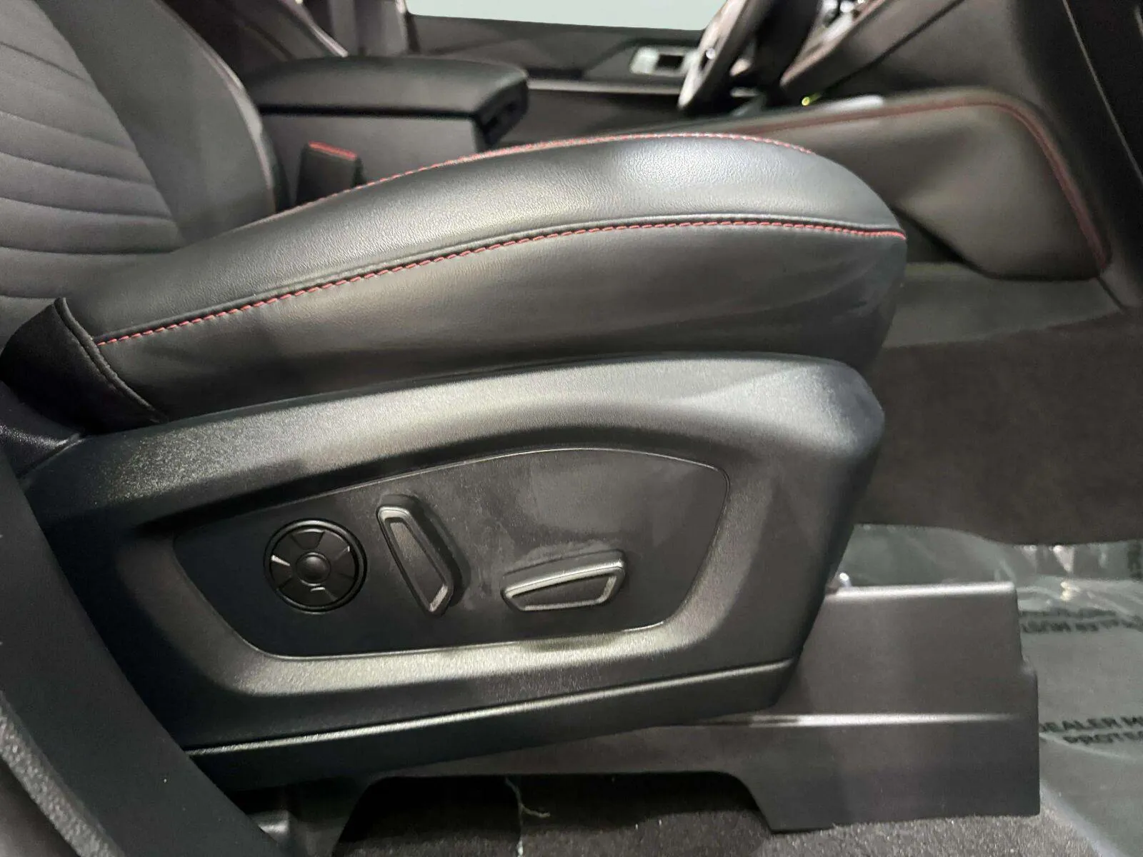 Ford Explorer photo 33