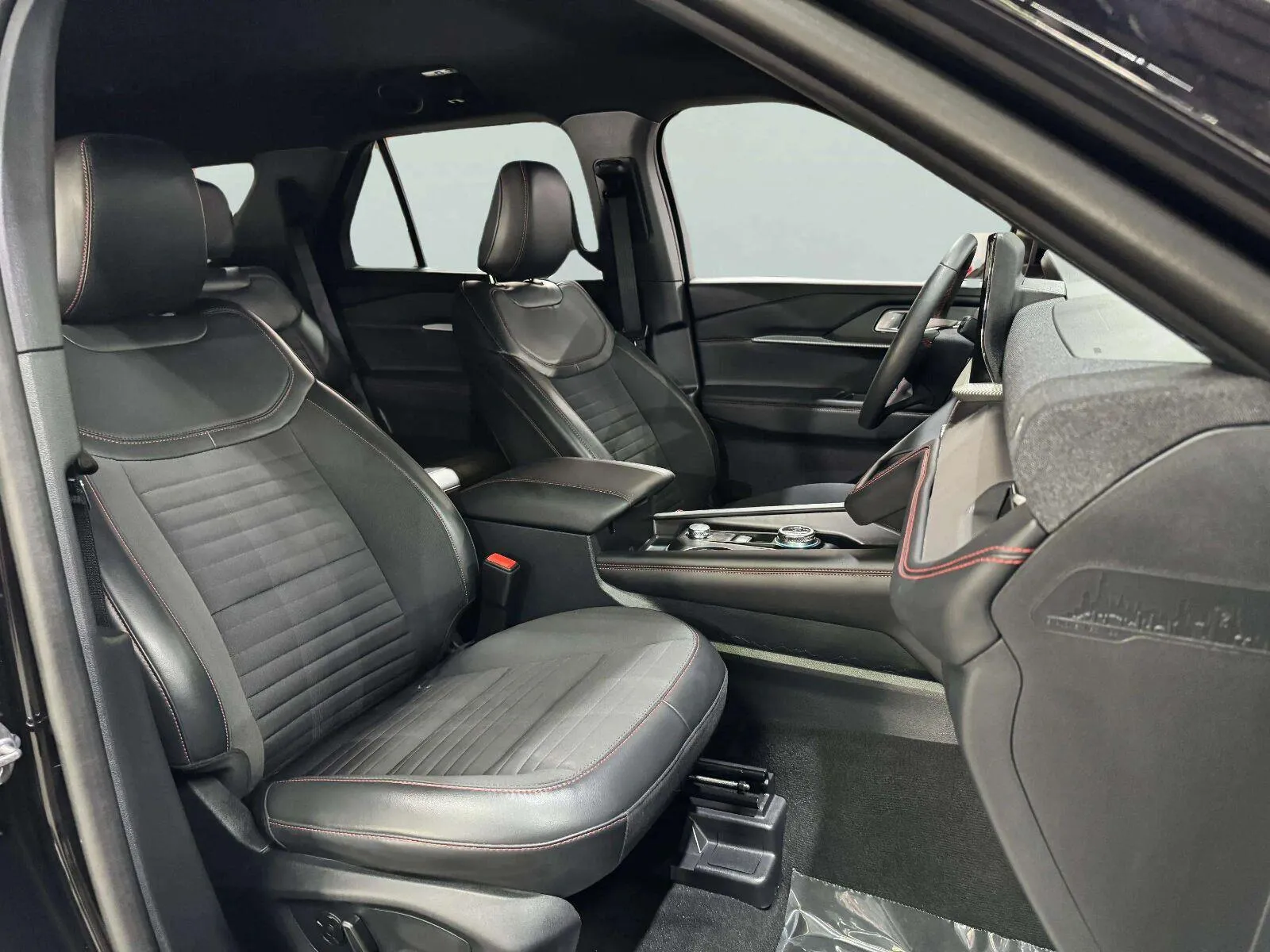Ford Explorer photo 34
