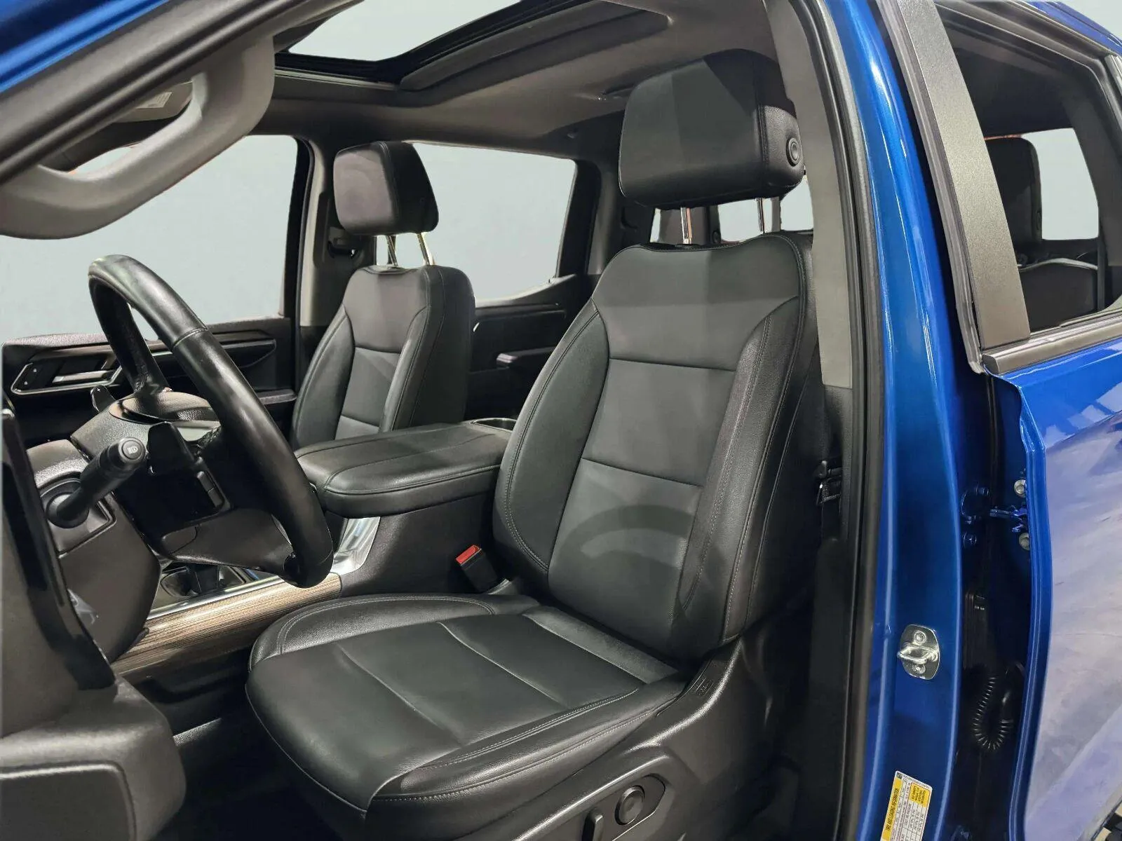 Chevrolet Silverado photo 24