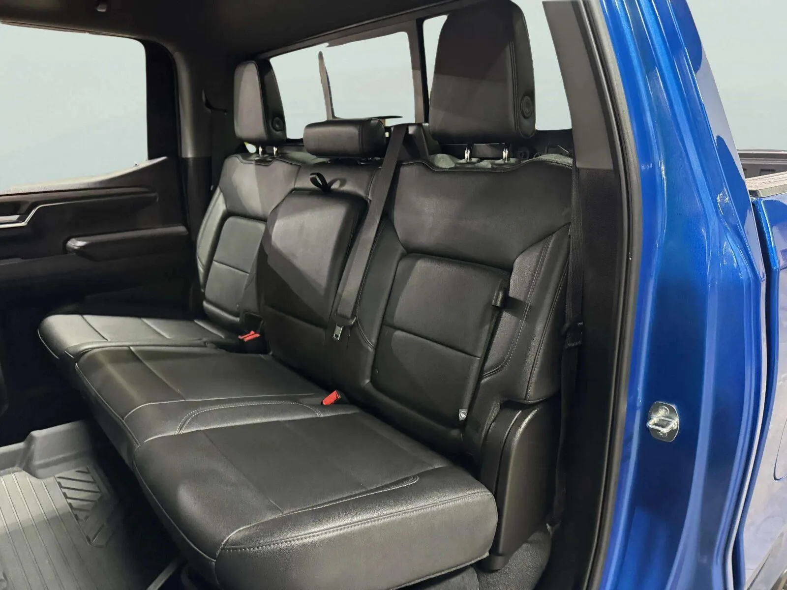 Chevrolet Silverado photo 29