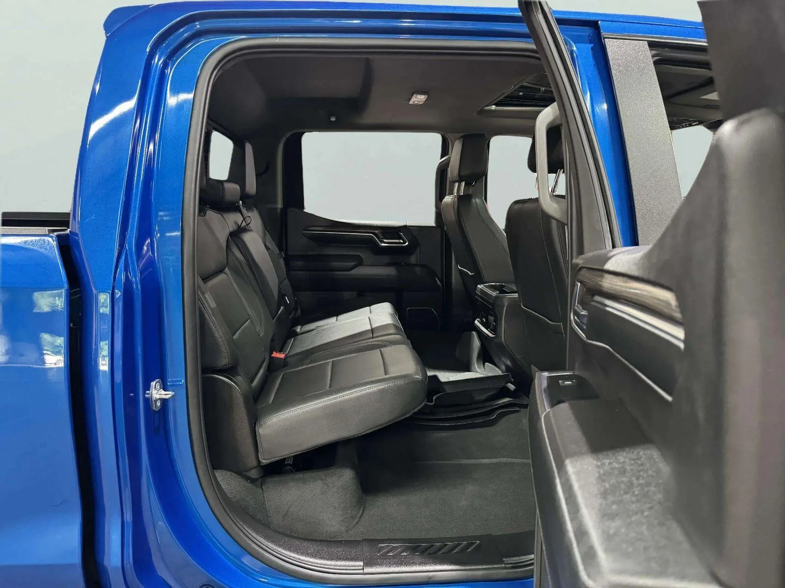 Chevrolet Silverado photo 32