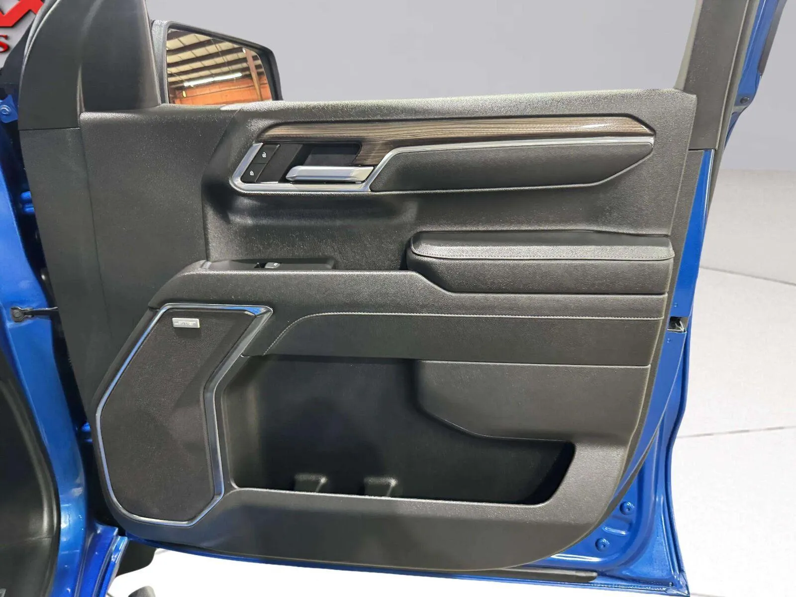 Chevrolet Silverado photo 35