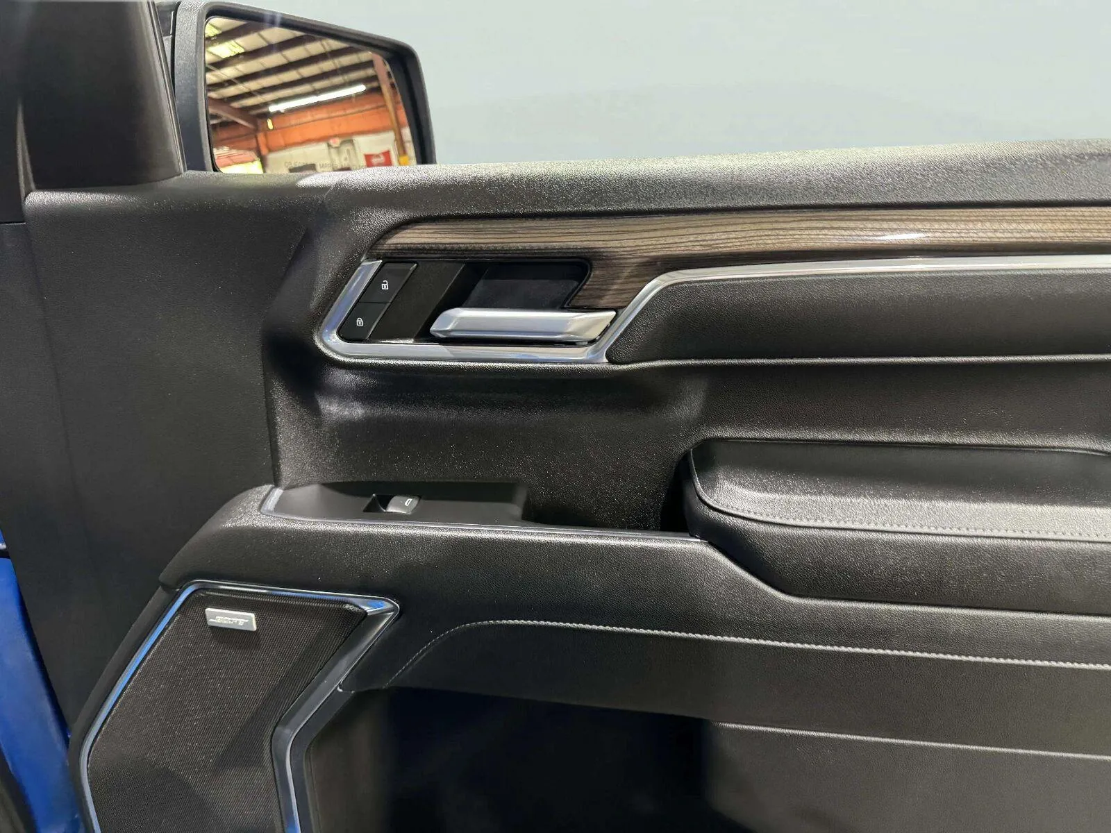 Chevrolet Silverado photo 36