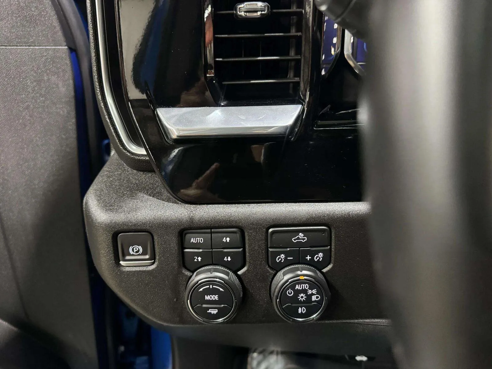 Chevrolet Silverado photo 48