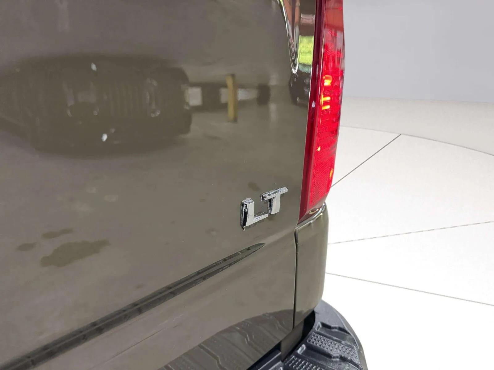 Chevrolet Silverado photo 17