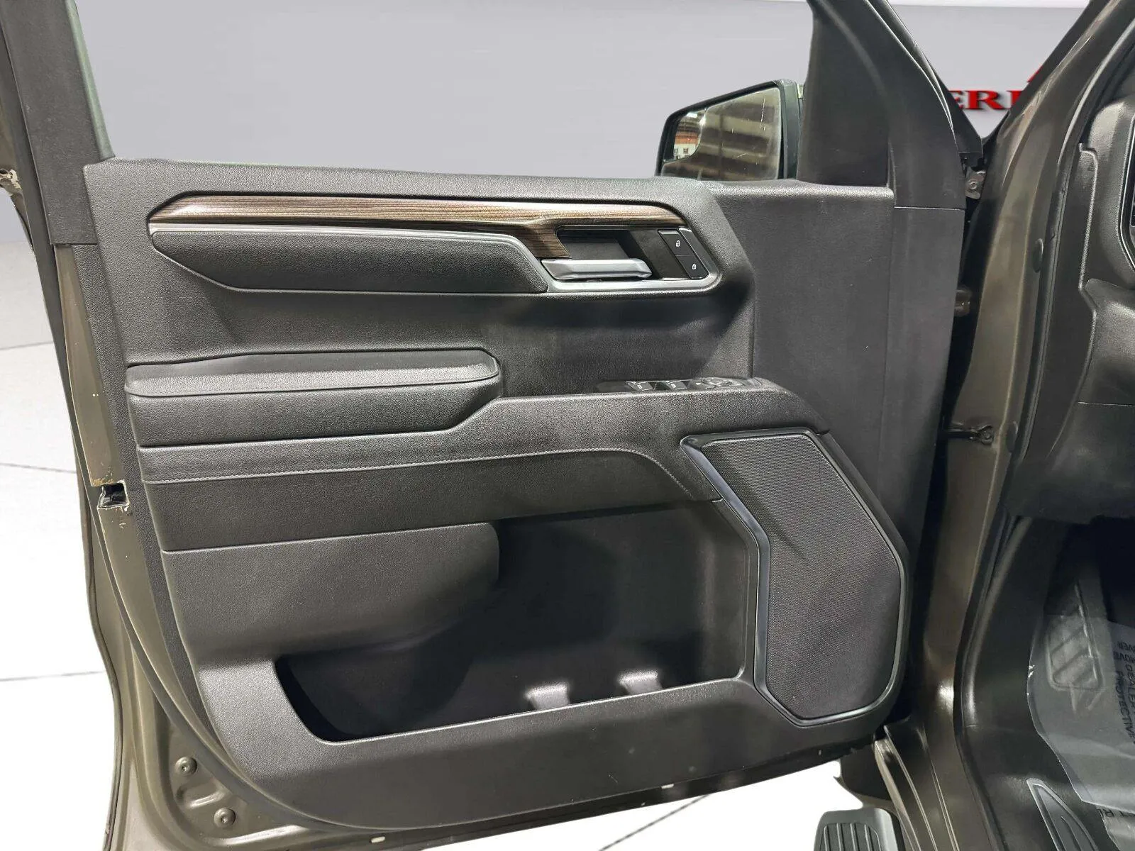 Chevrolet Silverado photo 23