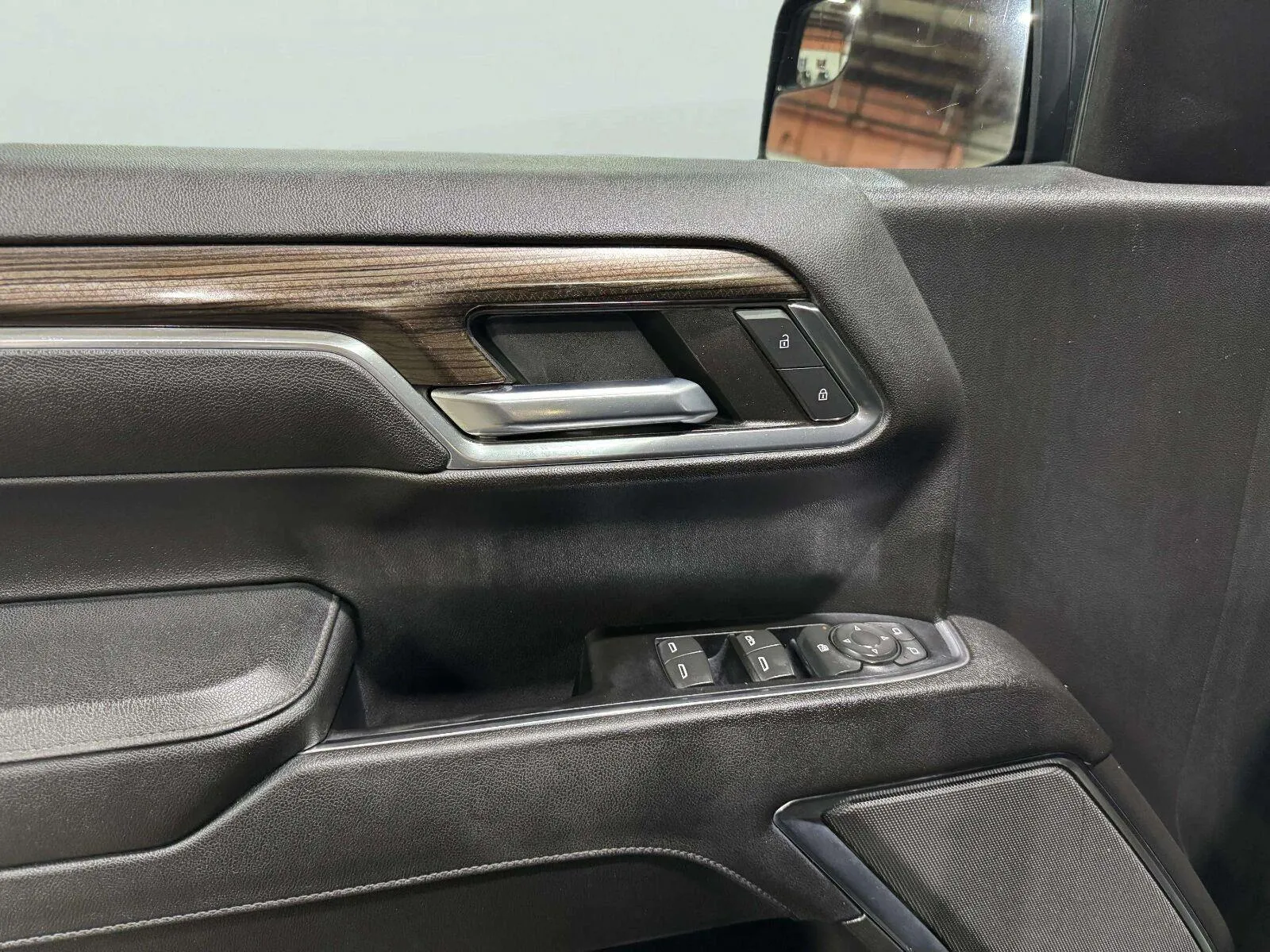Chevrolet Silverado photo 24