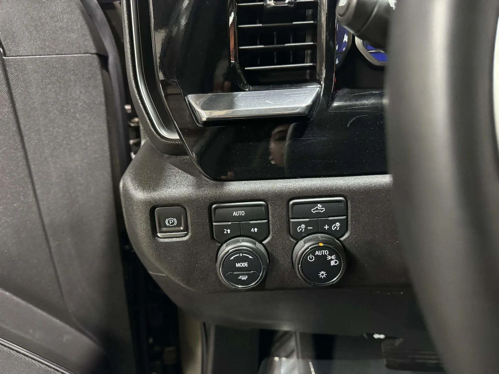 Chevrolet Silverado photo 56